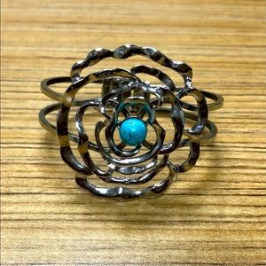 Sculpted metal hinge close bangle $$